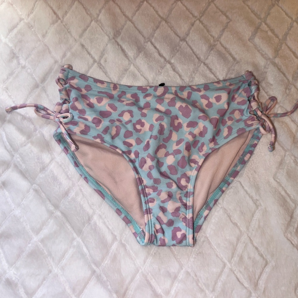 💙💓NWT swim bottoms